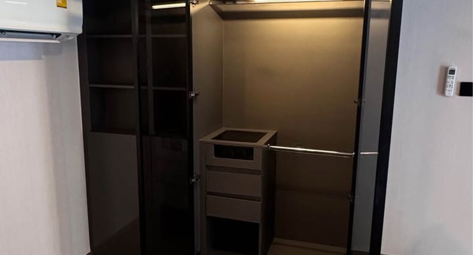 Condo en alquiler de 1 habitaciones en Bang Rak, Bangkok