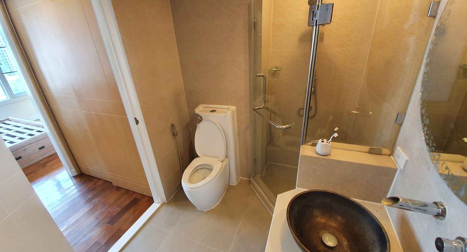For rent 2 bedrooms condo in Khlong Toei, Bangkok