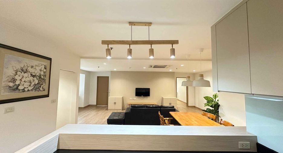 For rent 2 bedrooms condo in Khlong Toei, Bangkok
