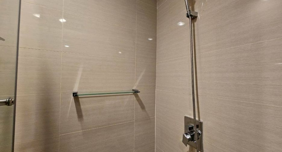For rent 2 bedrooms condo in Pathum Wan, Bangkok