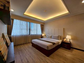 For rent 2 bedrooms condo in Pathum Wan, Bangkok