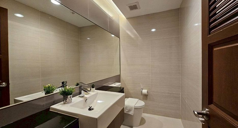 For rent 2 bedrooms condo in Pathum Wan, Bangkok