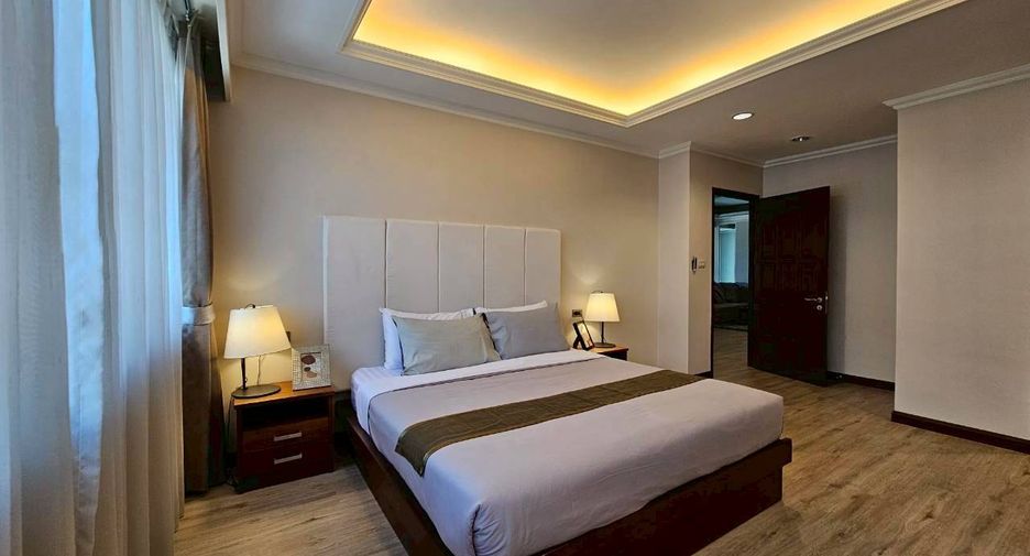 For rent 2 bedrooms condo in Pathum Wan, Bangkok