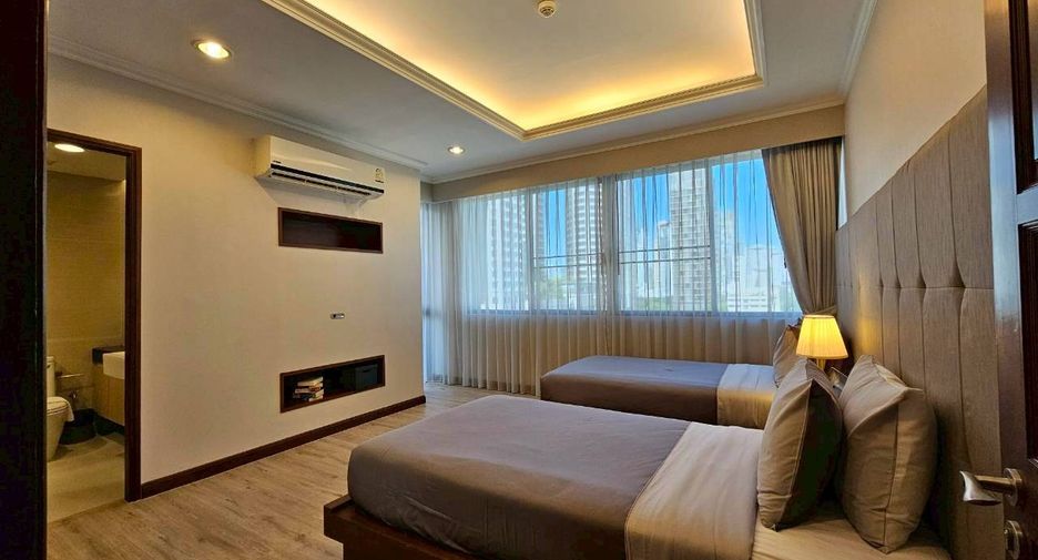 For rent 2 bedrooms condo in Pathum Wan, Bangkok