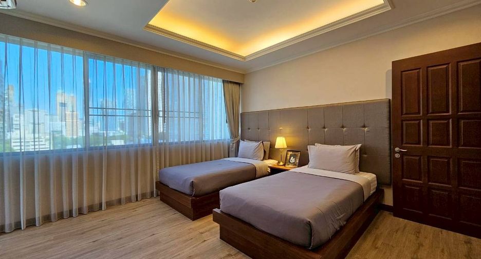 For rent 2 bedrooms condo in Pathum Wan, Bangkok