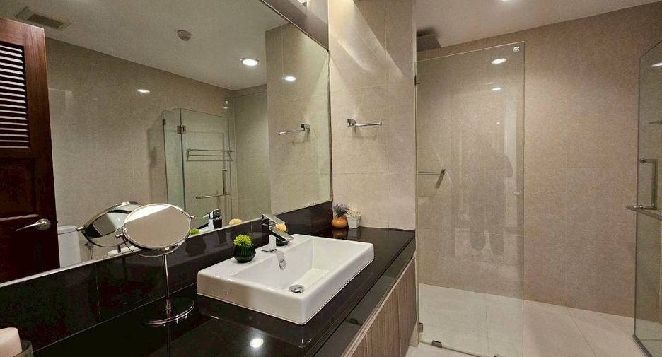 For rent 2 bedrooms condo in Pathum Wan, Bangkok
