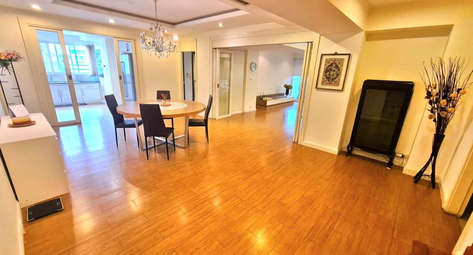 For rent 3 bedrooms condo in Watthana, Bangkok