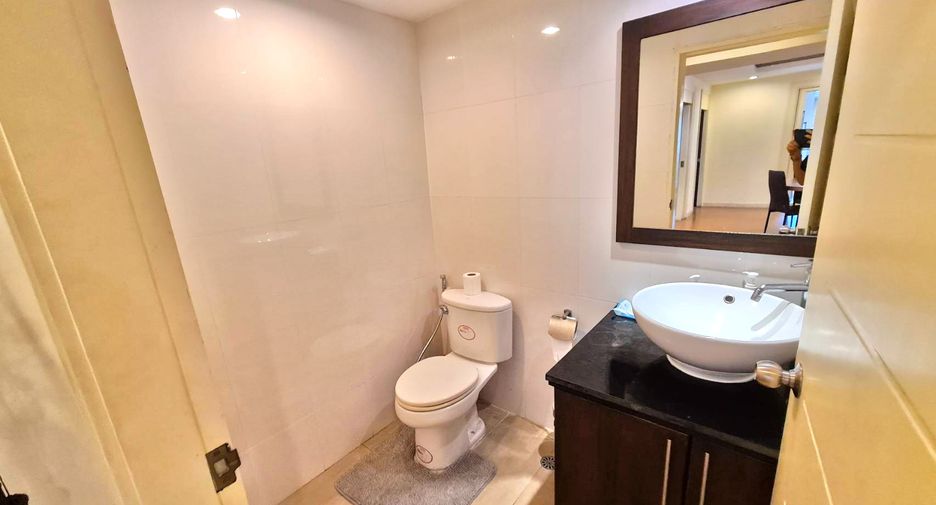 For rent 3 bedrooms condo in Watthana, Bangkok