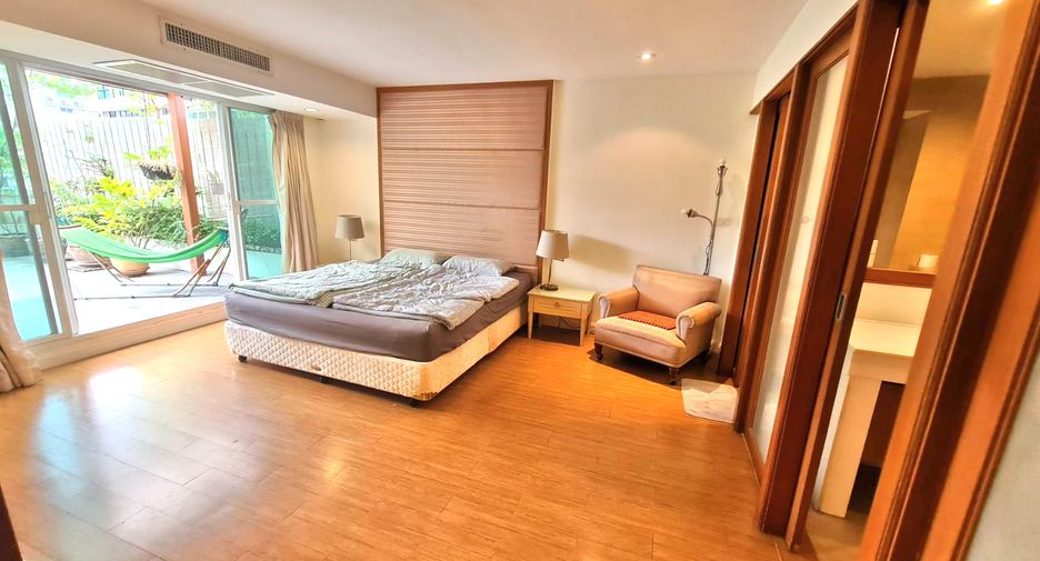 For rent 3 bedrooms condo in Watthana, Bangkok