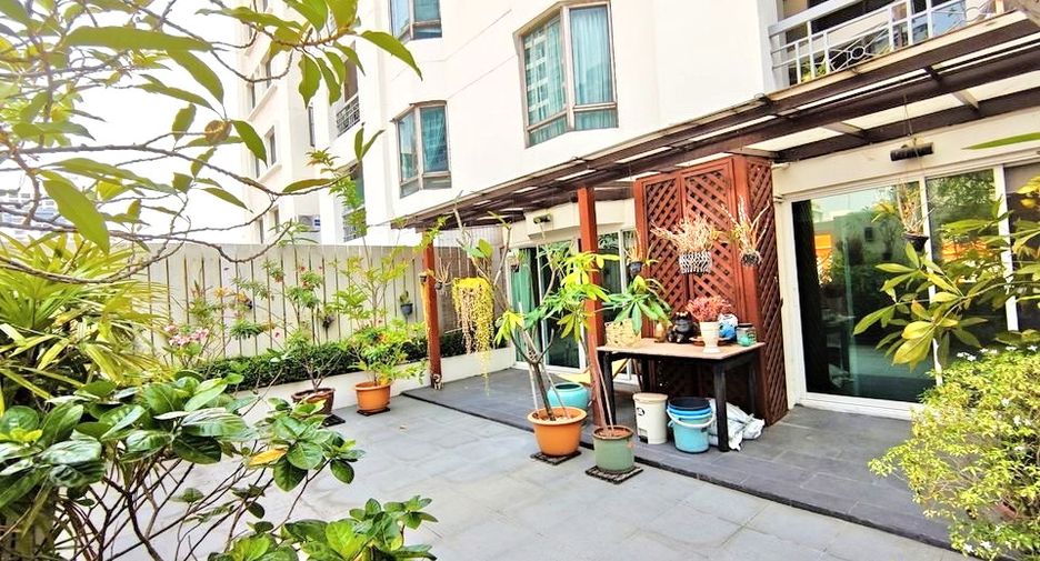 For rent 3 bedrooms condo in Watthana, Bangkok
