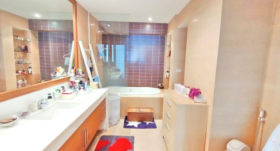 For rent 3 bedrooms condo in Watthana, Bangkok