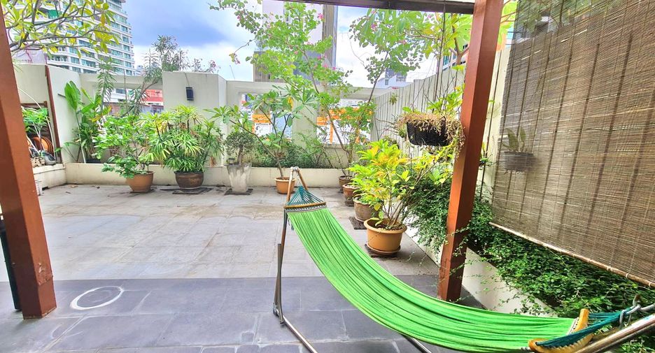 For rent 3 bedrooms condo in Watthana, Bangkok