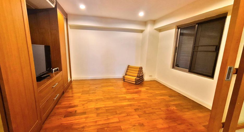 For rent 3 bedrooms condo in Watthana, Bangkok