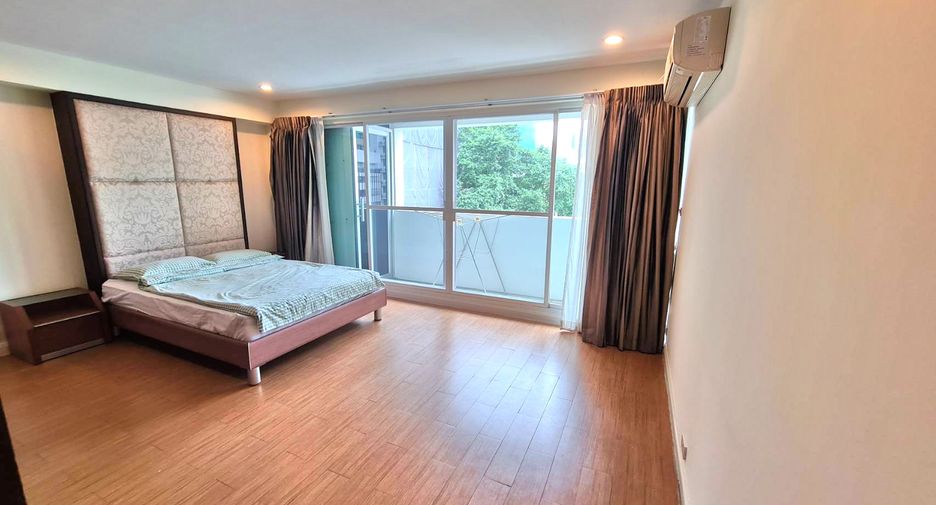 For rent 3 bedrooms condo in Watthana, Bangkok