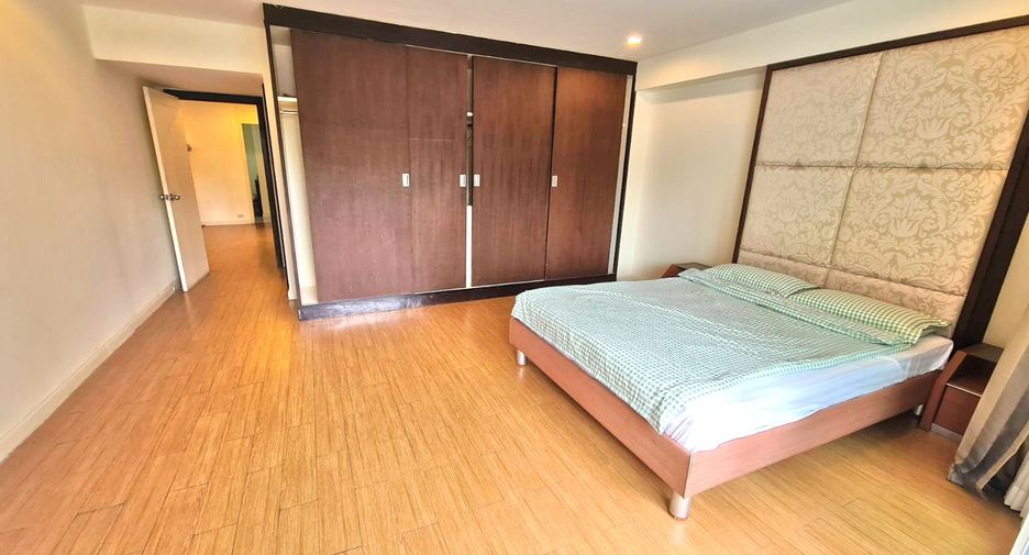 For rent 3 bedrooms condo in Watthana, Bangkok