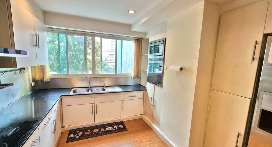 For rent 3 bedrooms condo in Watthana, Bangkok