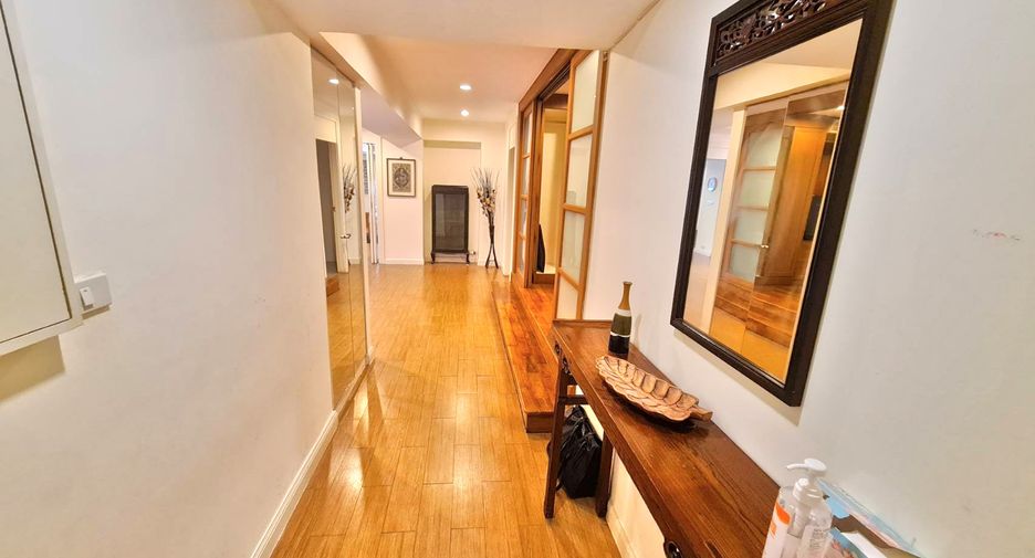 For rent 3 bedrooms condo in Watthana, Bangkok