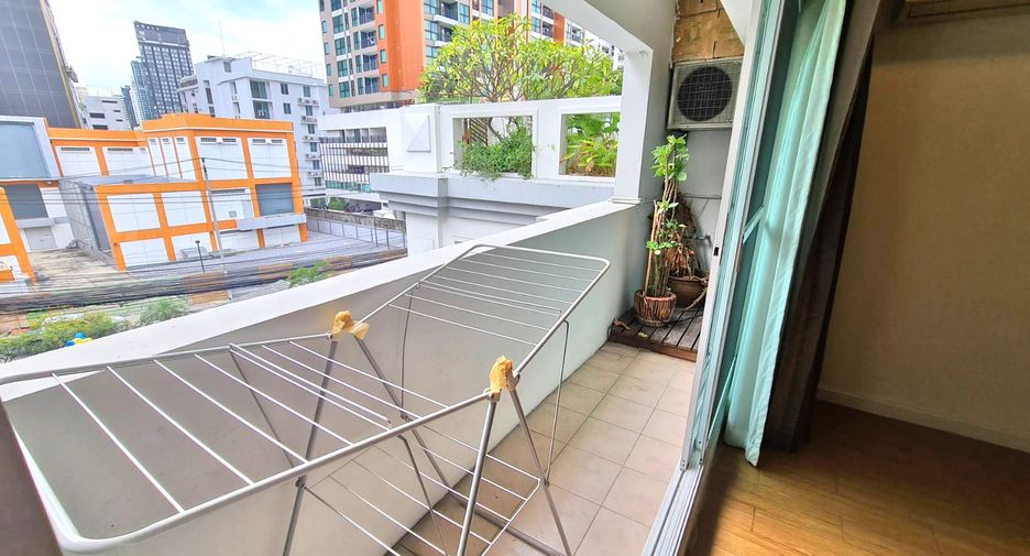 For rent 3 bedrooms condo in Watthana, Bangkok