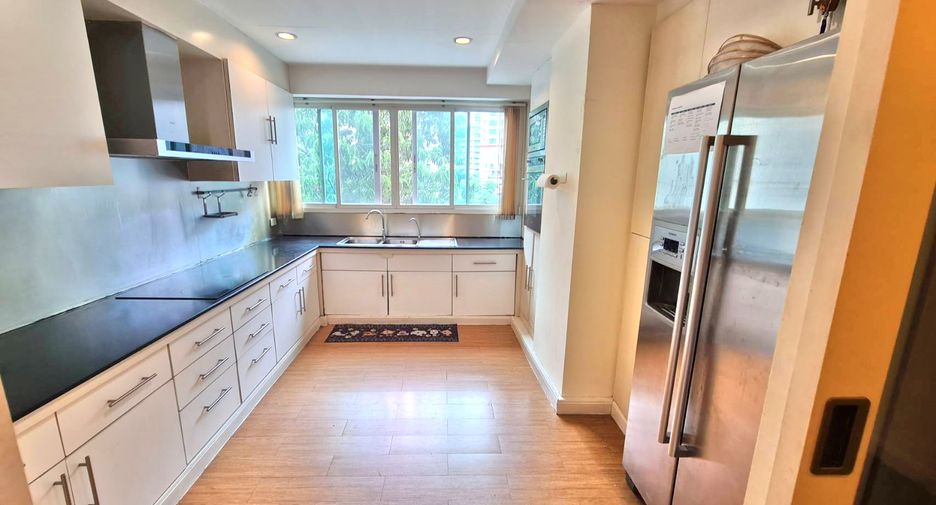 For rent 3 bedrooms condo in Watthana, Bangkok