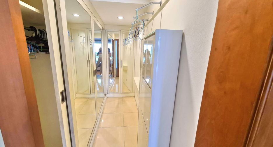 For rent 3 bedrooms condo in Watthana, Bangkok