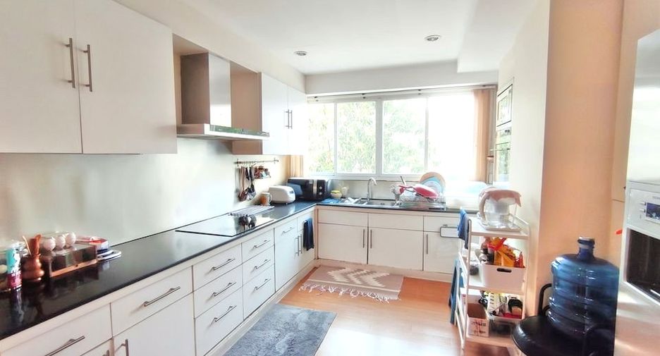 For rent 3 bedrooms condo in Watthana, Bangkok