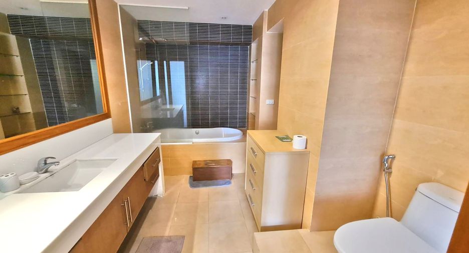 For rent 3 bedrooms condo in Watthana, Bangkok