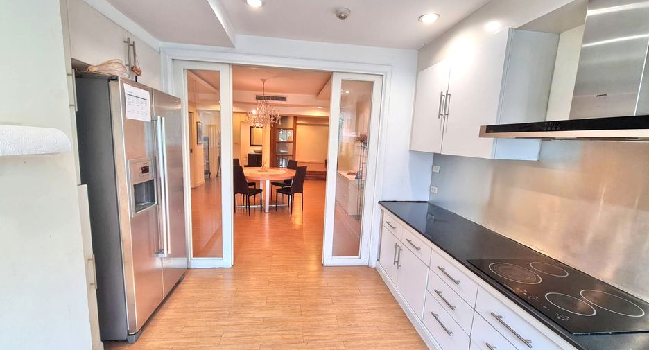 For rent 3 bedrooms condo in Watthana, Bangkok