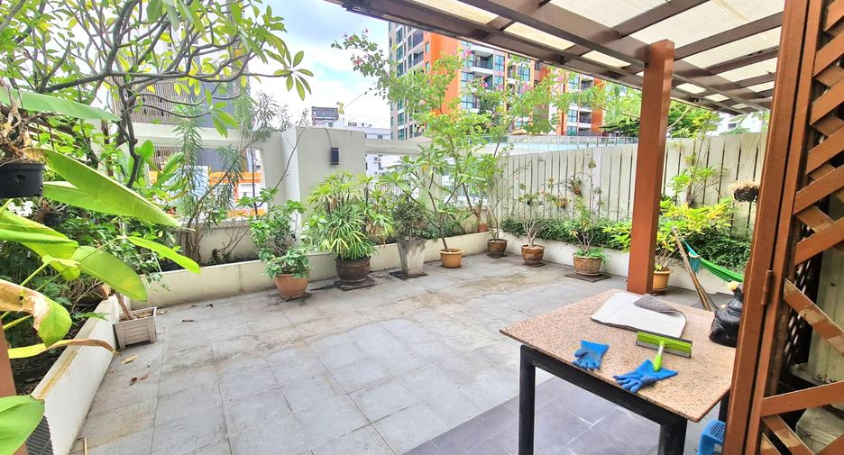 For rent 3 bedrooms condo in Watthana, Bangkok