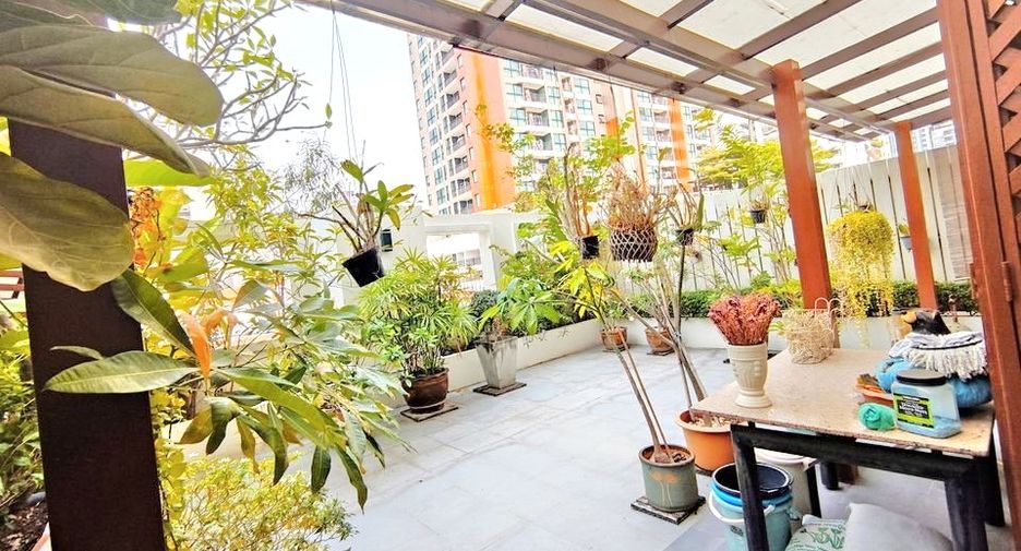 For rent 3 bedrooms condo in Watthana, Bangkok
