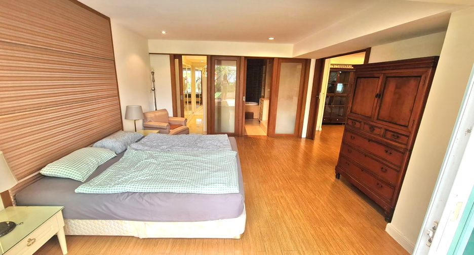 For rent 3 bedrooms condo in Watthana, Bangkok