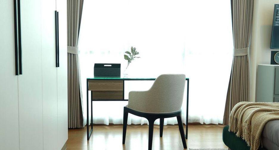 For rent 2 bedrooms condo in Watthana, Bangkok