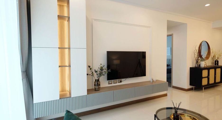 For rent 2 bedrooms condo in Watthana, Bangkok