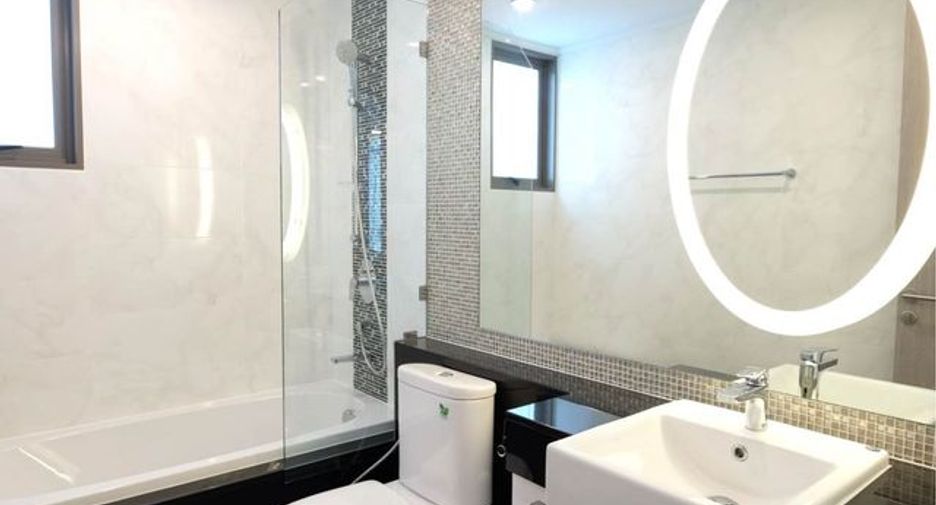 For rent 2 bedrooms condo in Watthana, Bangkok