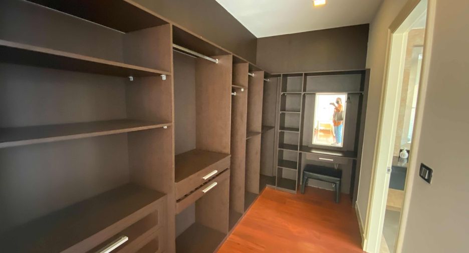 For rent and for sale 2 bedrooms condo in Watthana, Bangkok