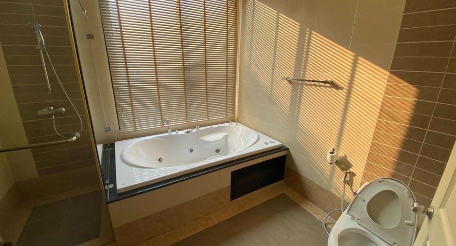 For rent and for sale 2 bedrooms condo in Watthana, Bangkok