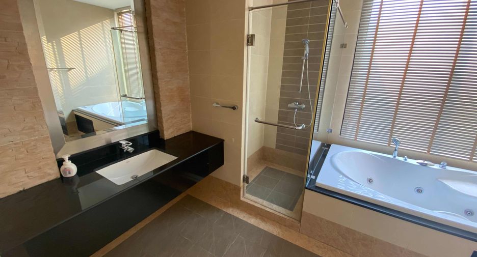 For rent and for sale 2 bedrooms condo in Watthana, Bangkok