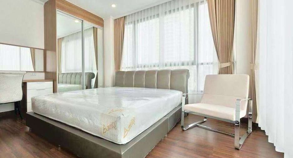 For rent 2 bedrooms condo in Sathon, Bangkok