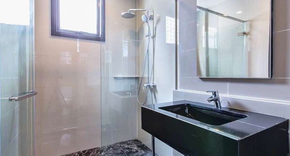 For rent and for sale 1 bed condo in Khlong Toei, Bangkok