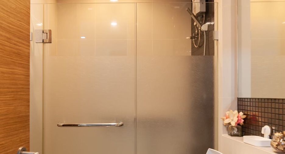 Condo en alquiler de 2 habitaciones en Phra Khanong, Bangkok