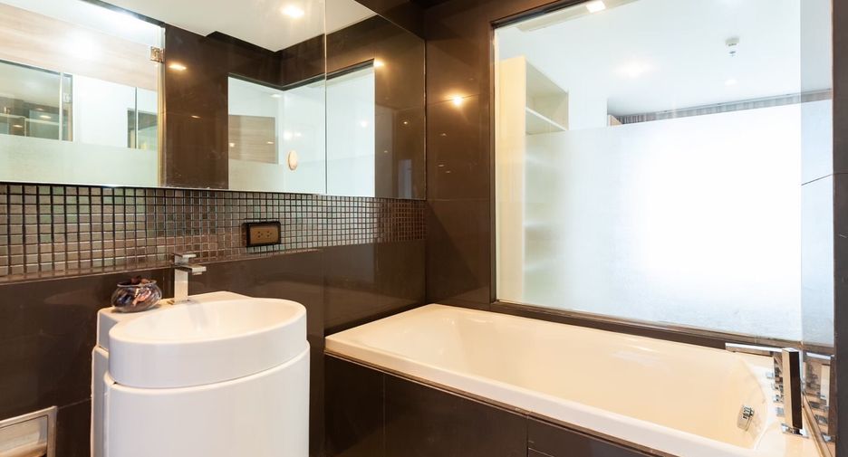 Condo en alquiler de 2 habitaciones en Phra Khanong, Bangkok