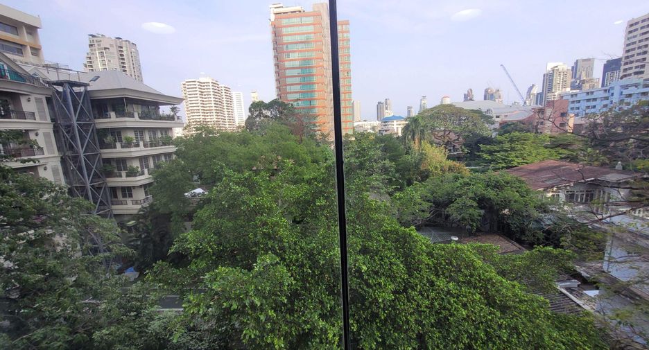 For rent 2 bedrooms condo in Khlong Toei, Bangkok