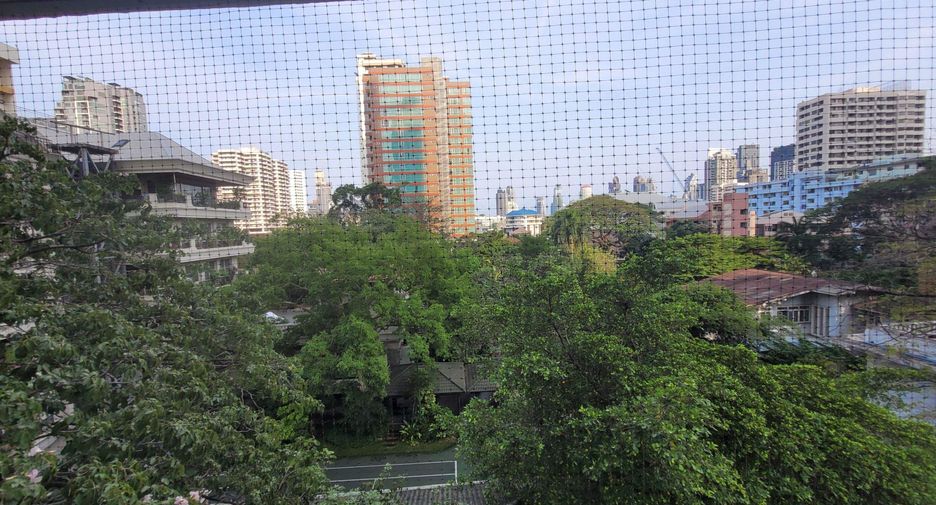 For rent 2 bedrooms condo in Khlong Toei, Bangkok