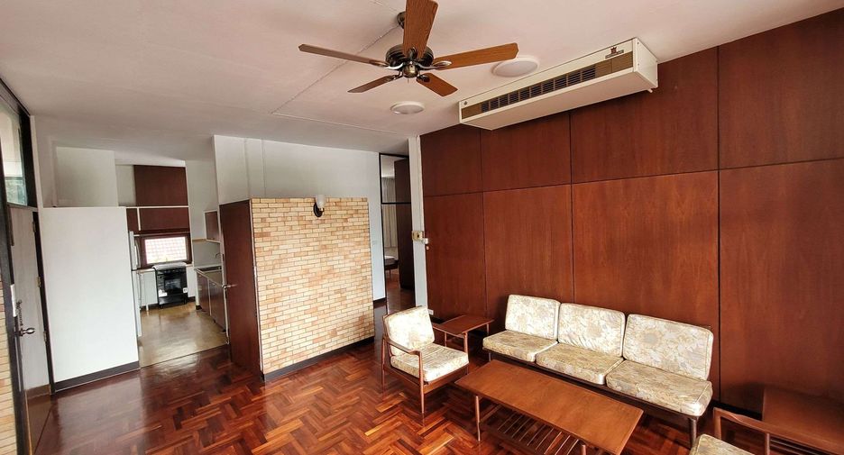 À louer 2 chambres condo à Bang Rak, Bangkok