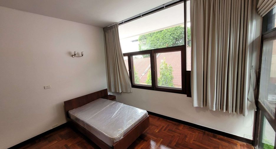À louer 2 chambres condo à Bang Rak, Bangkok