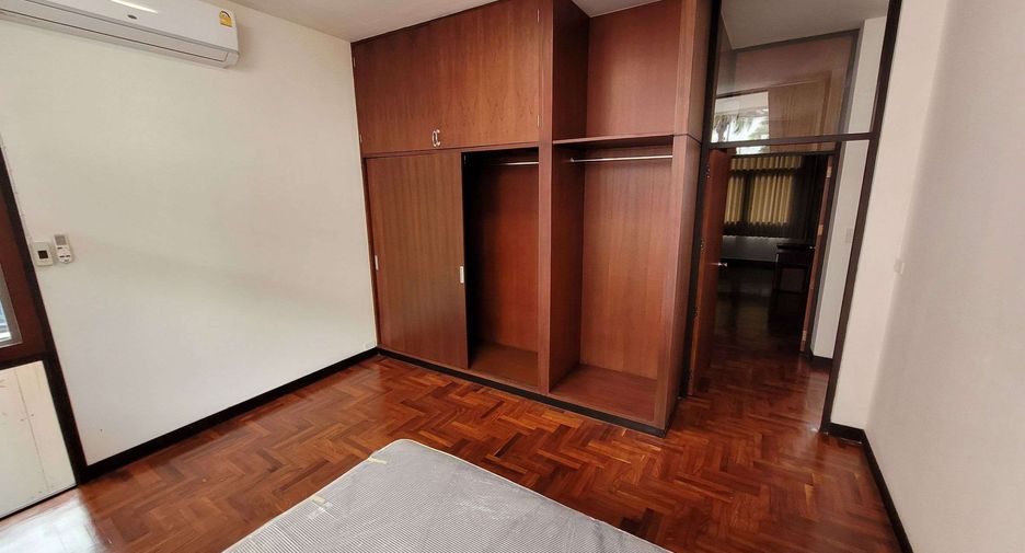 À louer 2 chambres condo à Bang Rak, Bangkok
