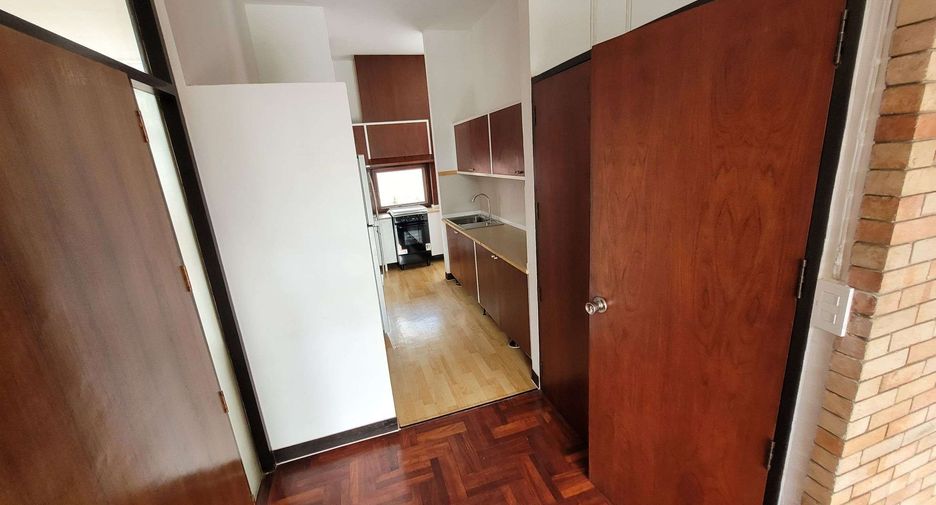 À louer 2 chambres condo à Bang Rak, Bangkok