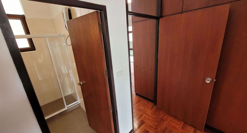 À louer 2 chambres condo à Bang Rak, Bangkok