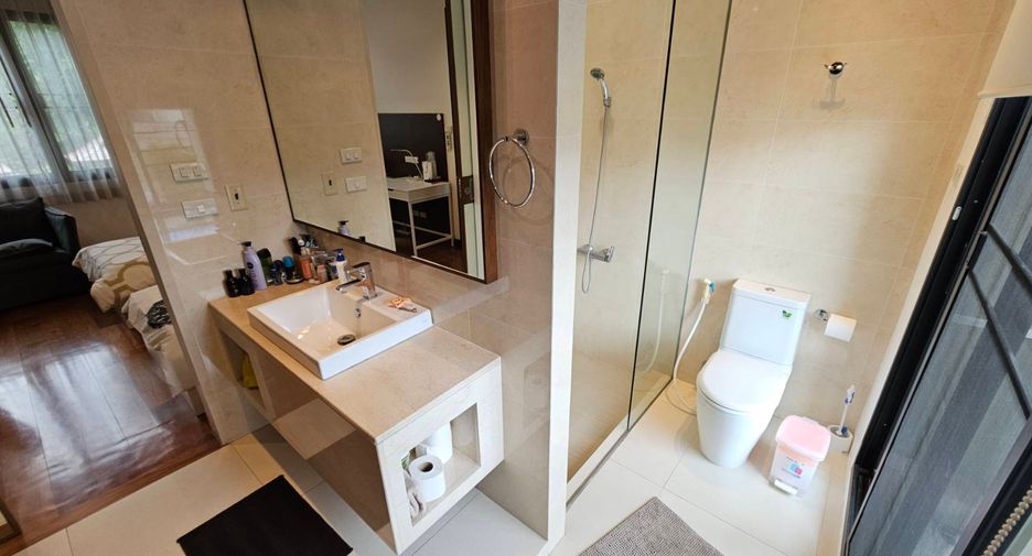 For rent 3 bedrooms house in Khlong Toei, Bangkok