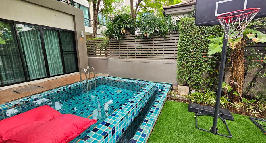 For rent 3 bedrooms house in Khlong Toei, Bangkok