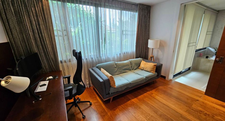 For rent 3 bedrooms house in Khlong Toei, Bangkok